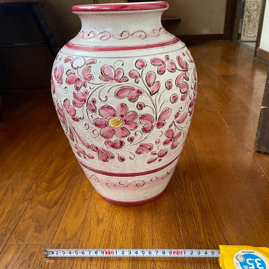 花柄陶器花瓶 高めのデザイン