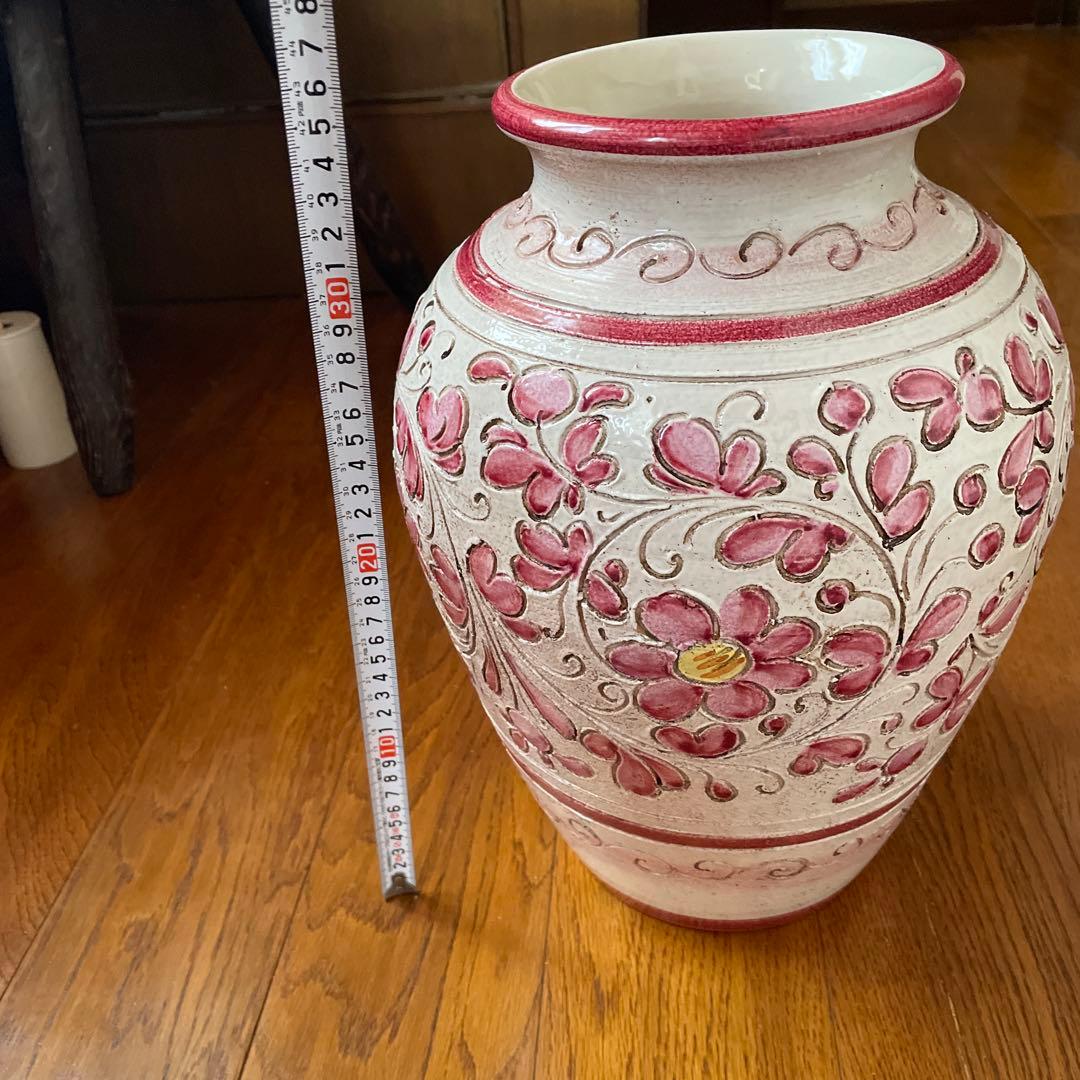 花柄陶器花瓶 高めのデザイン