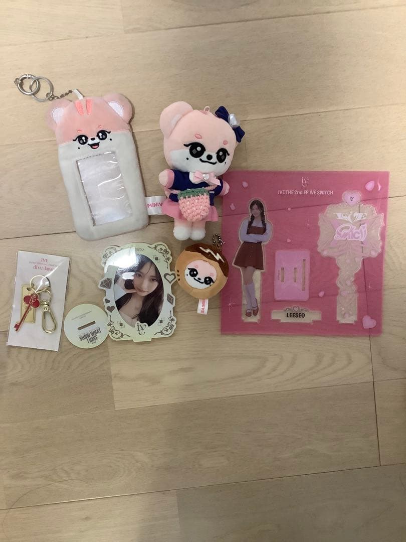 IVE イソ　グッズ　まとめ売り　ぬいぐるみ　うちわ　アルバム　トレカ