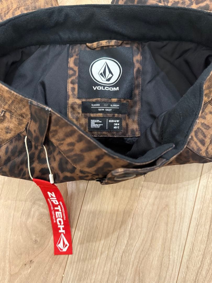 キッズスノーボードウェア　VOLCOM ヒョウ柄　Mサイズ