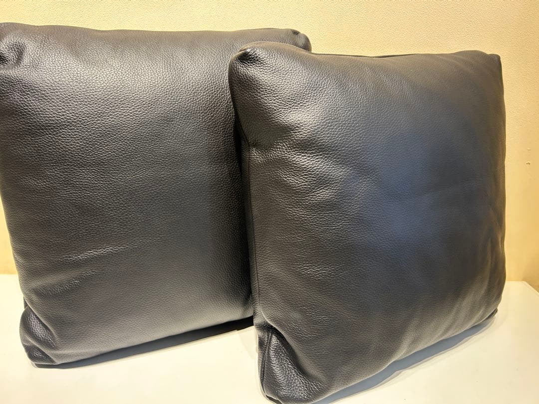 388　arflex　MIO　クッション　HRO　牛革　40×40　展示品