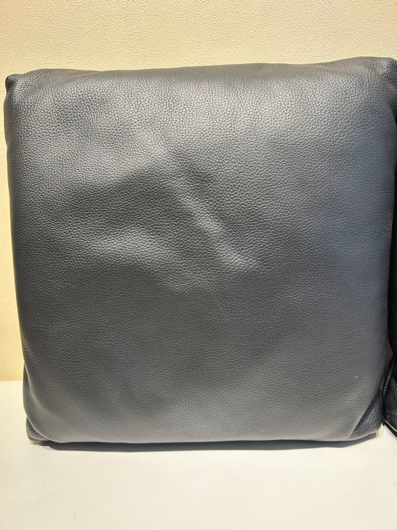 388　arflex　MIO　クッション　HRO　牛革　40×40　展示品