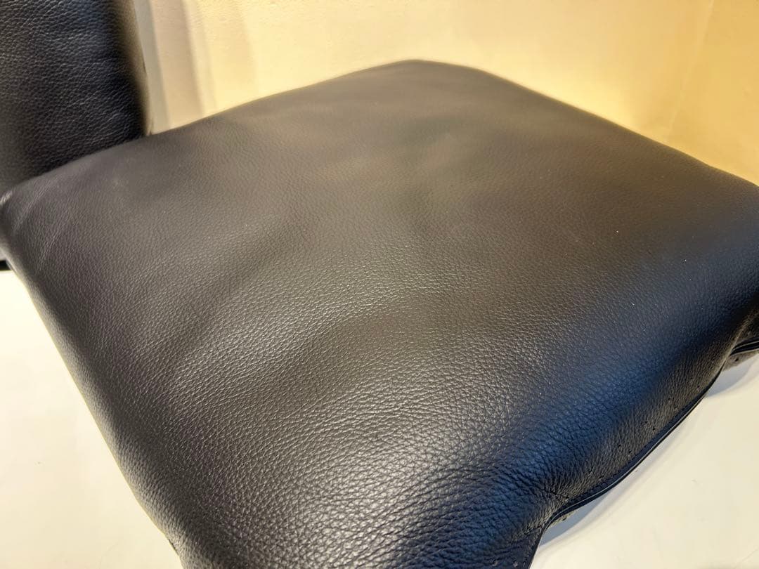 388　arflex　MIO　クッション　HRO　牛革　40×40　展示品