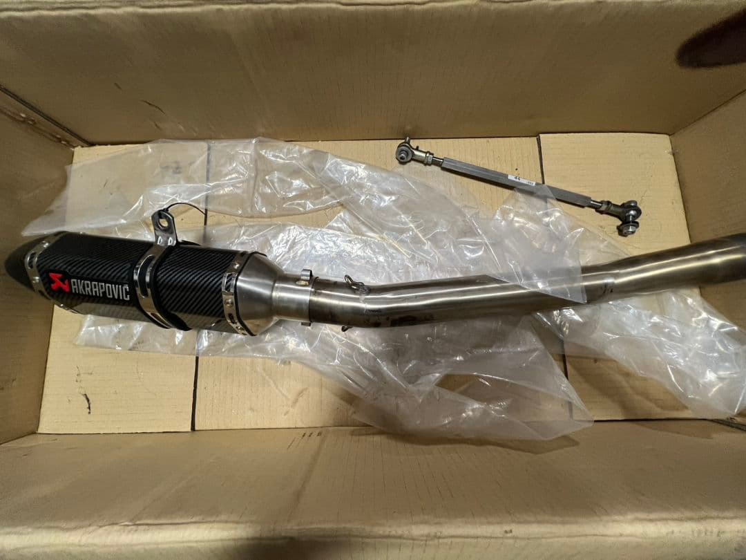 Akrapovic？ マフラー　バイク