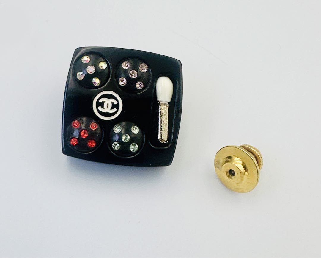 CHANEL メイクアップ　05P ピンブローチ　アイシャドウ　ブラック
