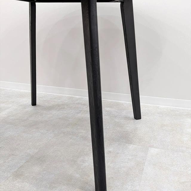 ブラックモダンラウンドダイニングテーブル