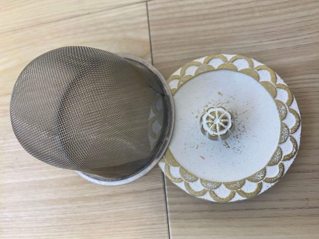 南部鉄器【南部宝生堂 及富 OITOMI】令和霰　瓶敷セット (ホワイト 白）