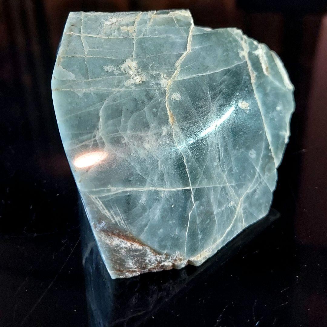 希少！ 産出量の少ない グアテマラ翡翠 JADEITE 原石 多面磨き 452