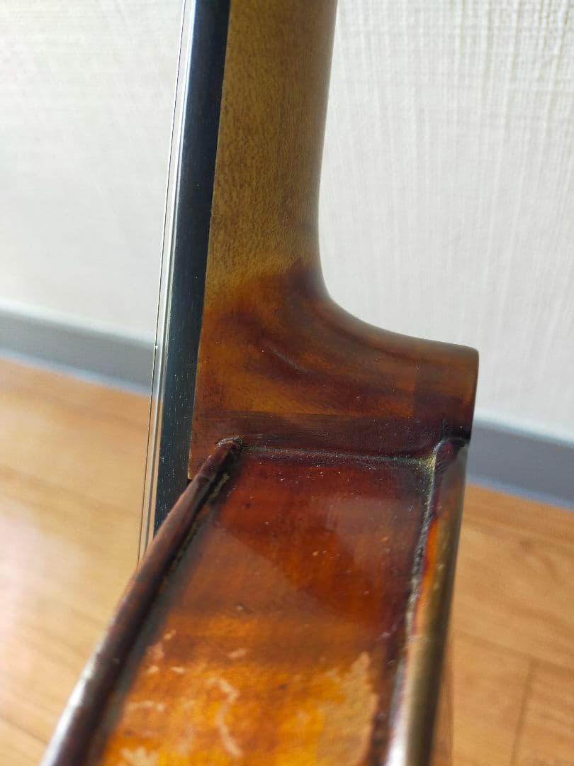 オールドヴァイオリン（an old violin）
