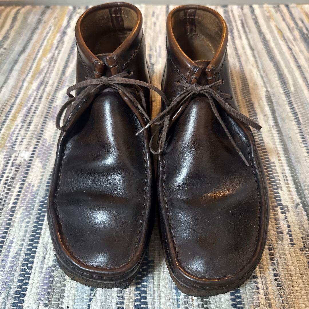 靴 clarks wallabee