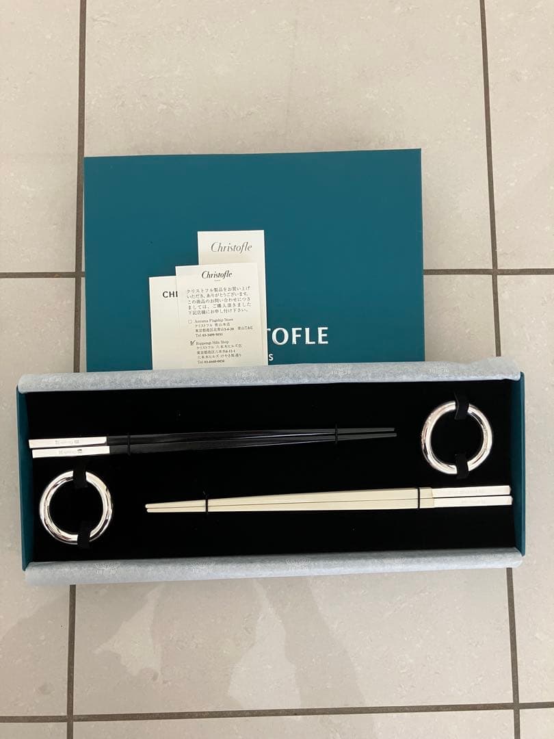 新品未使用　Christofle (クリストフル)ペア箸　(白と黒)& 箸置き