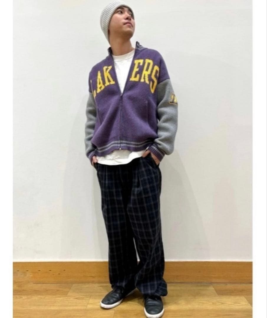 【希少】新品ꕥカシミヤタッチNBAロサンゼルスレイカーズロゴジップアップセーター