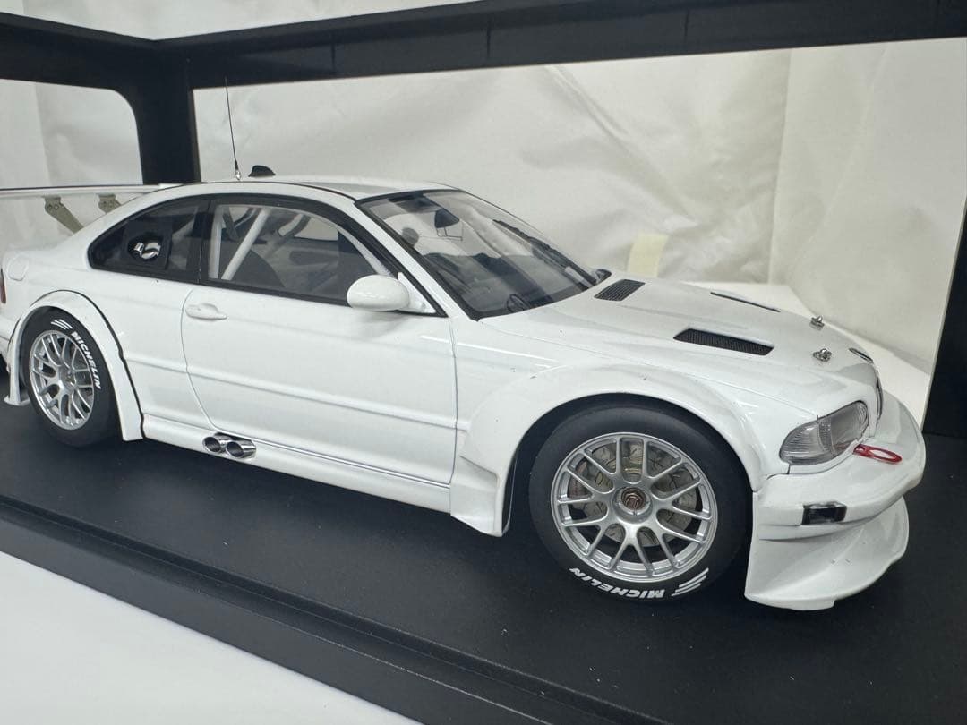 【新品】オートアートBMW M3 GTR Plain Body 1/18 白