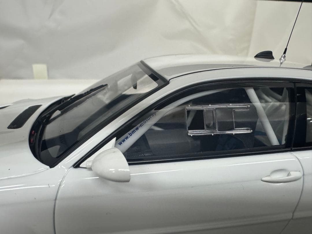 【新品】オートアートBMW M3 GTR Plain Body 1/18 白