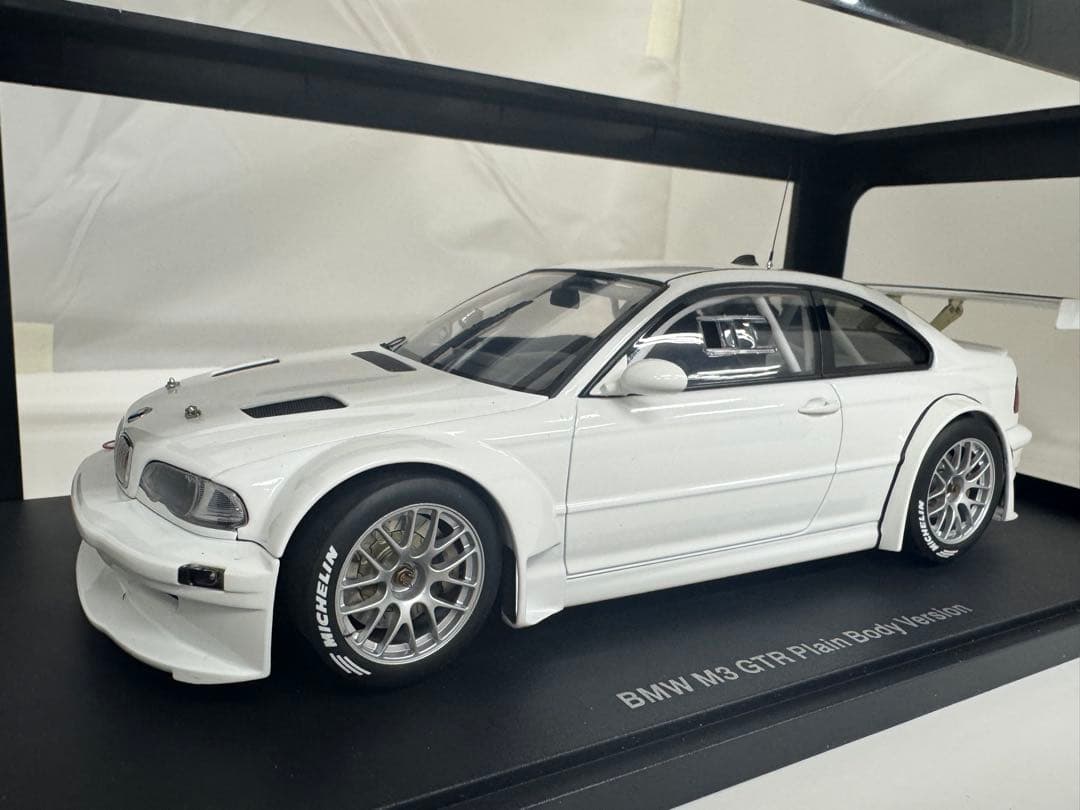 【新品】オートアートBMW M3 GTR Plain Body 1/18 白