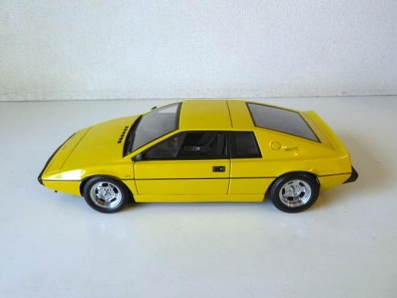 特価 AUTOart (1/18) ロータス エスプリ