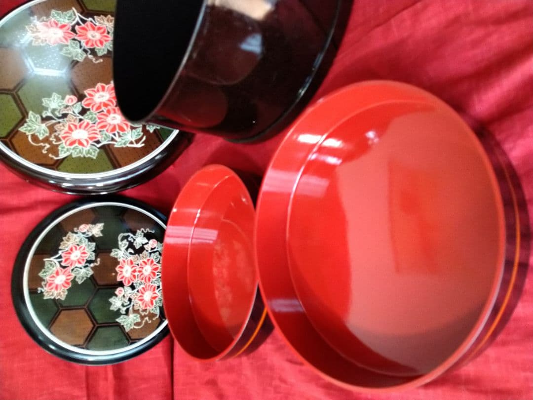 ♥【希少】５０年前・超レアヴィンテージ品♥花柄・漆塗り特大箱と２段丸重箱２種類