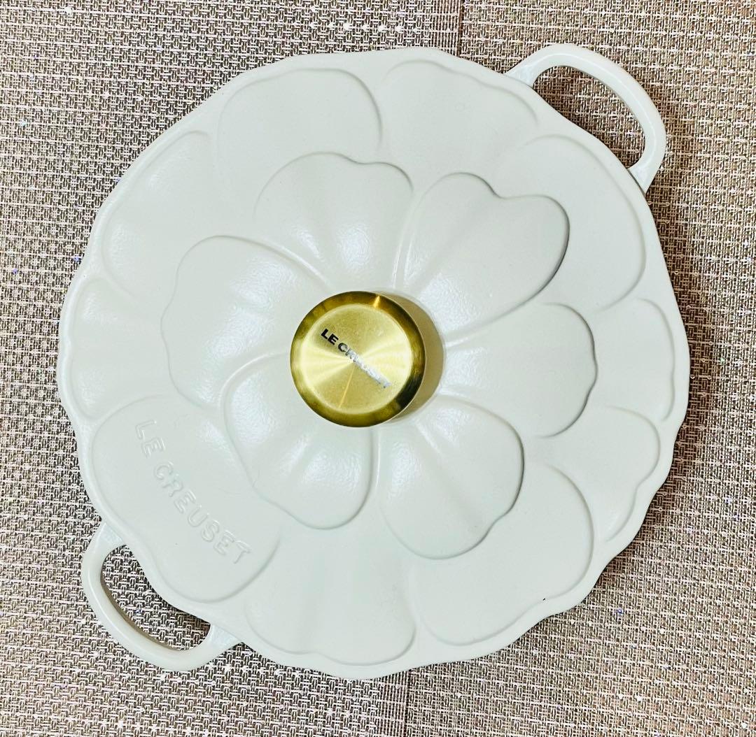 LE CREUSET ル・クルーゼ ビュッフェ・キャセロール ペタルレリーフ
