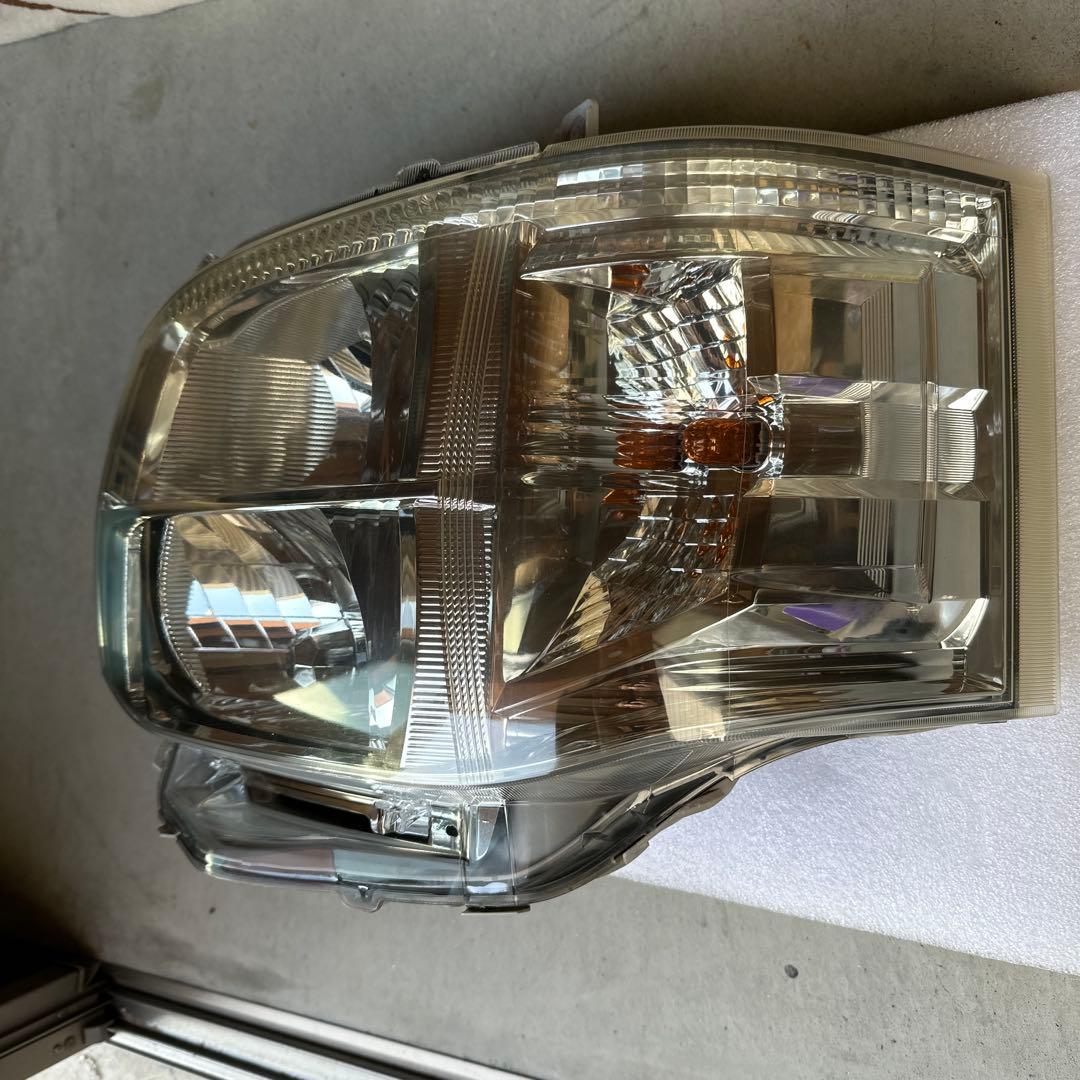 200系 ハイエース バン 3型 純正 HID ヘッドライト 左（助手席側）