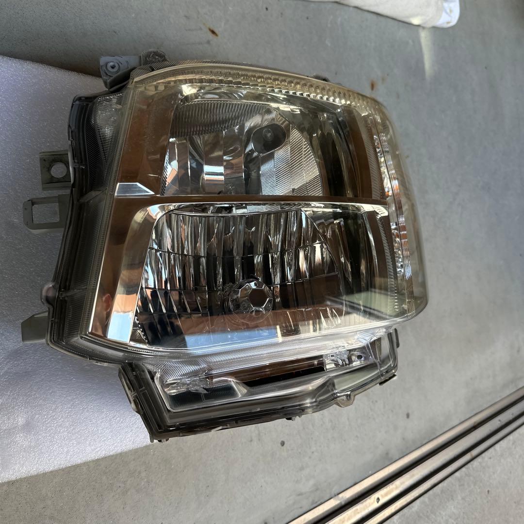 200系 ハイエース バン 3型 純正 HID ヘッドライト 左（助手席側）