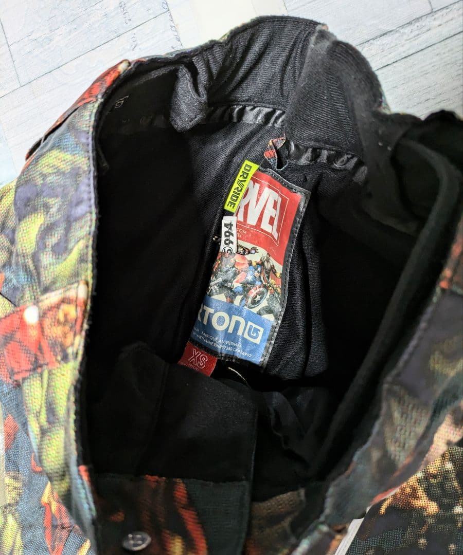 BURTON×MARVELコラボ スノーボードスノボースキーウェア　サイズ130