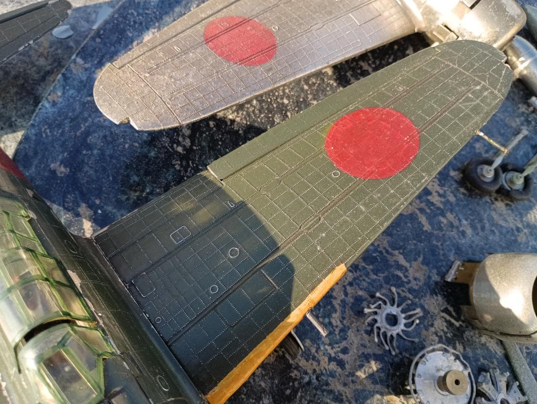 １６０４）ずっしり重いダイカスト製　ゼロ戦？　２機まとめて　難あり