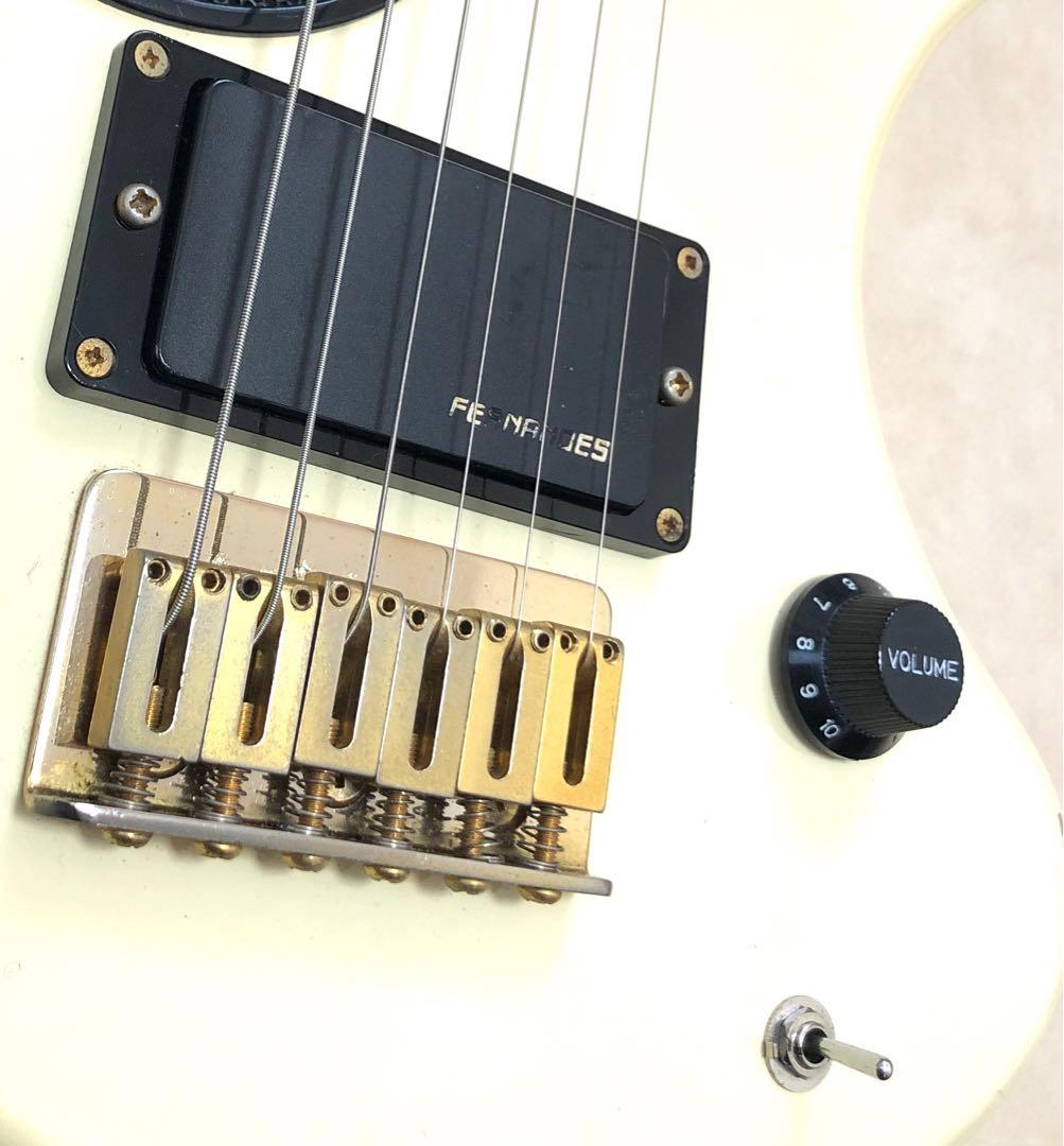 ZO-3C ホワイト アンプ内蔵ミニギター ヘッドフォン端子付き！！