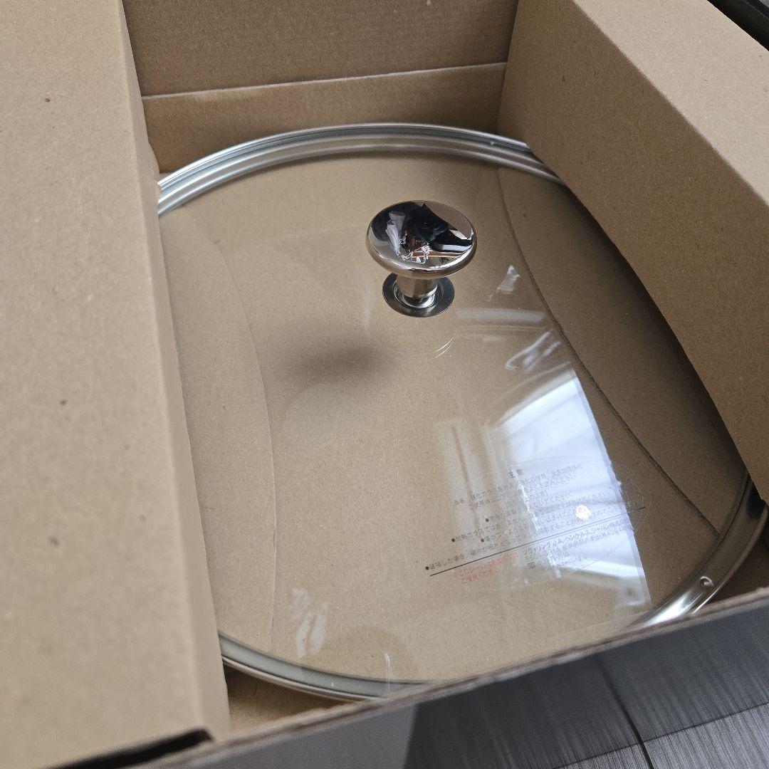 【送料込み】新品 staub グリルパン 直径26cm 限定ノブ ガラス蓋付き