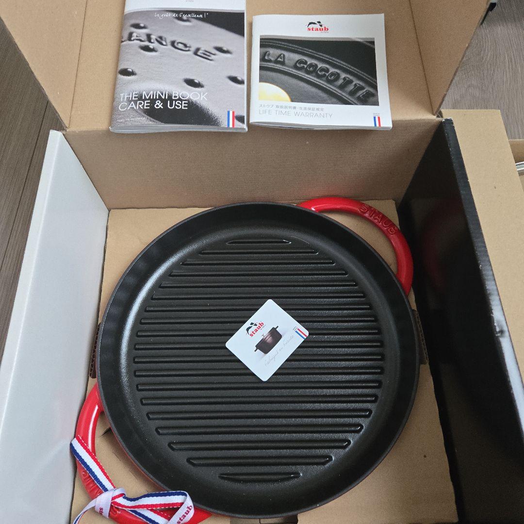 【送料込み】新品 staub グリルパン 直径26cm 限定ノブ ガラス蓋付き