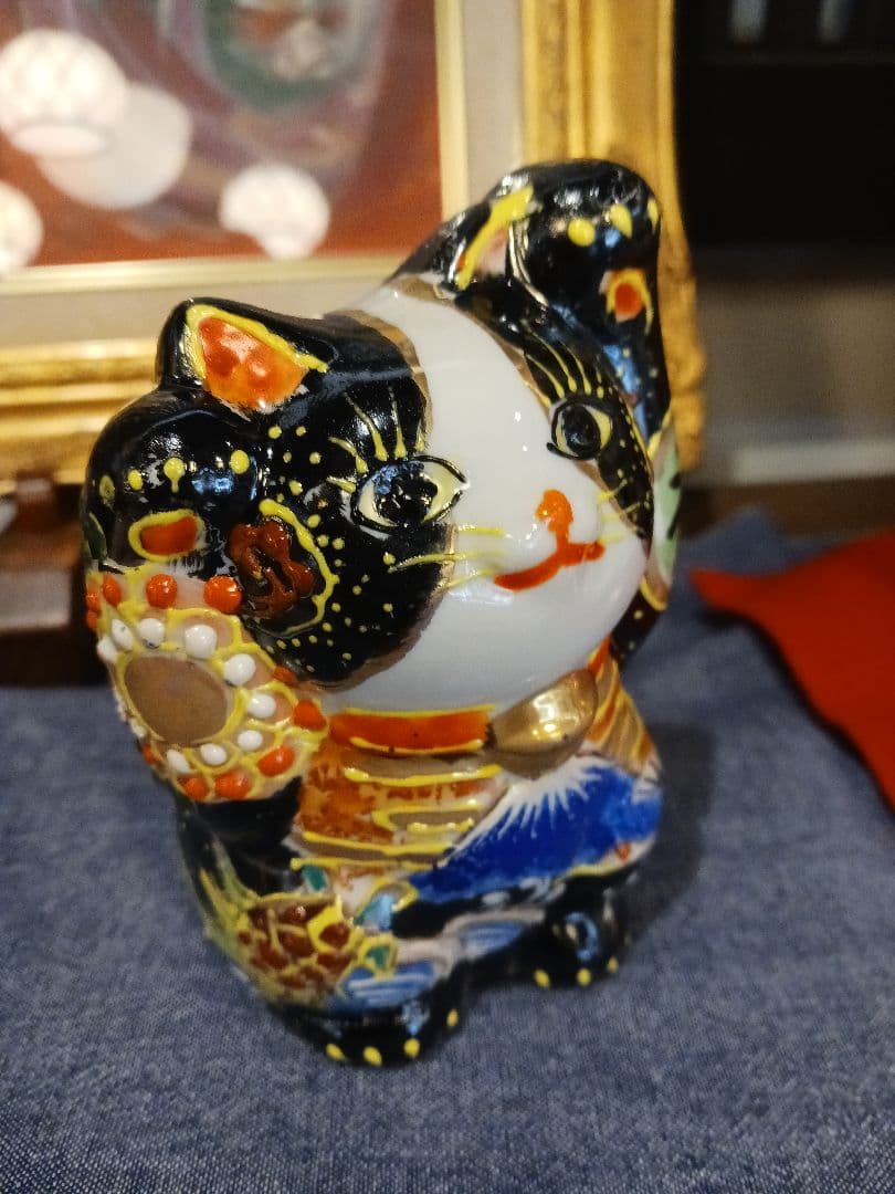 招き猫 陶器製 置物　高さ11.5cm