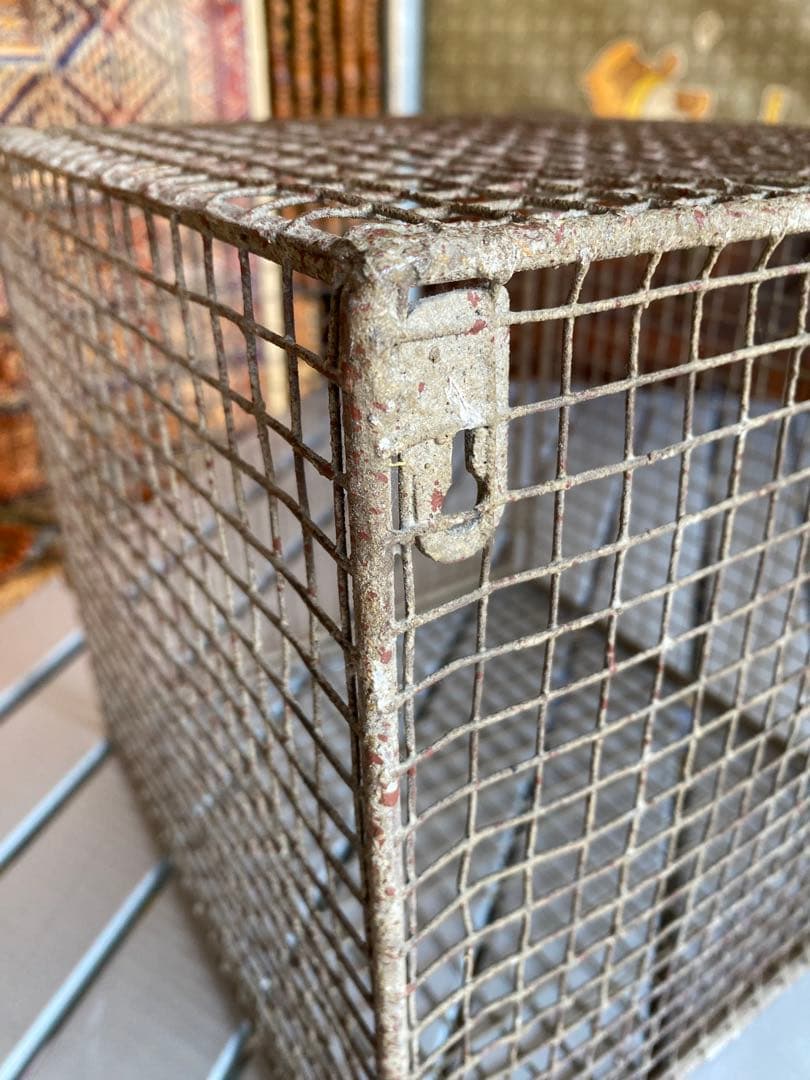 メッシュボックス　ワイヤーかご　壁掛け　鳥籠　アンティーク　サビサビ　ラック