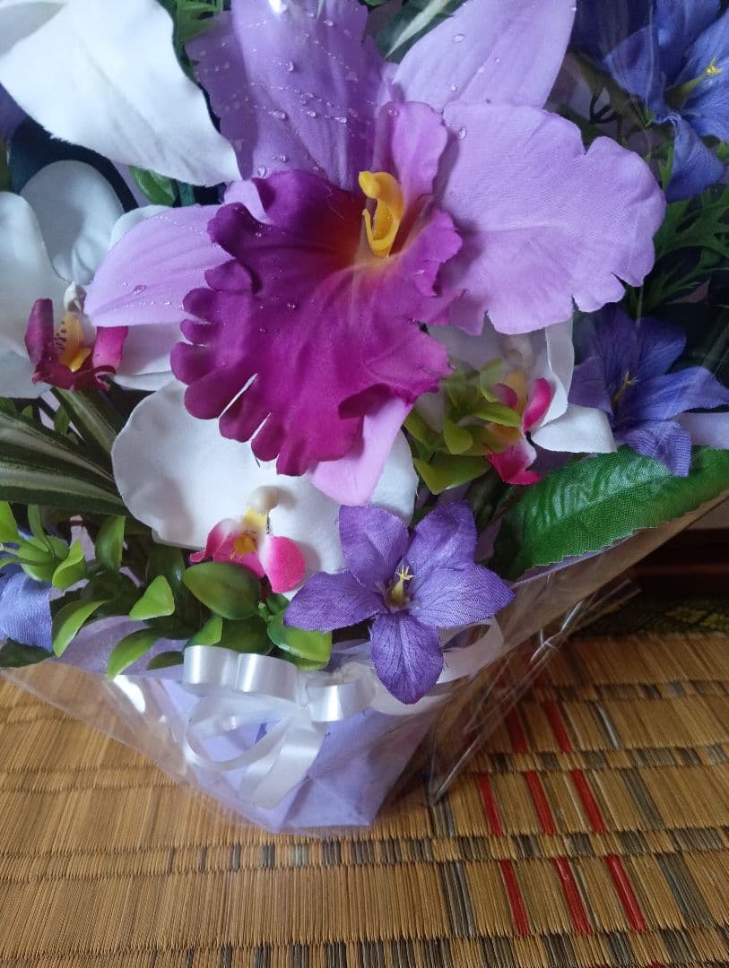 御供え花　仏花　造花　法事、初盆、カトレア、百合アレンジ