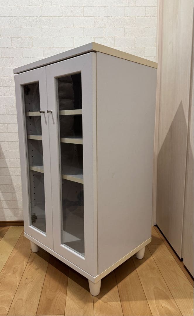 【ディノス】日本製 白家具 姫系 丸脚付き木製ガラスキャビネット¥25.800
