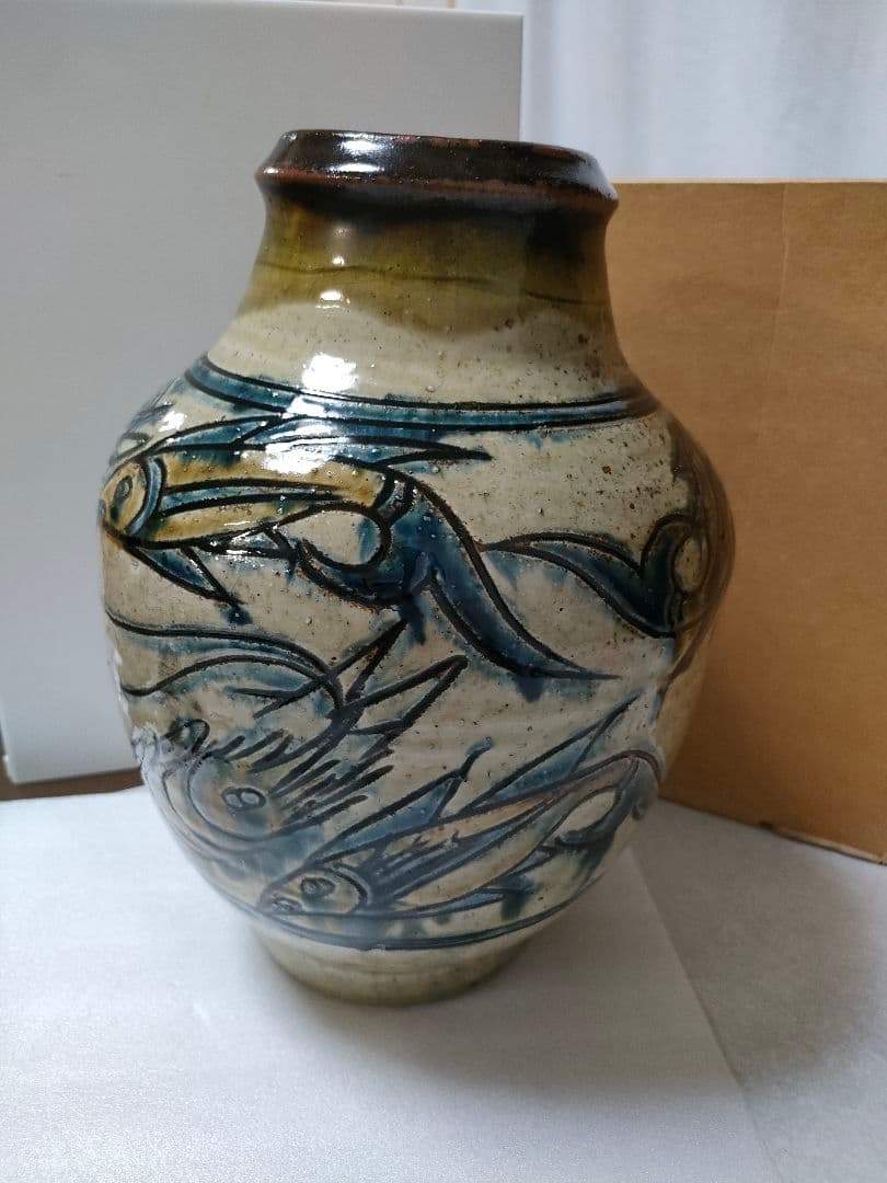 やちむん金城次郎　壺　 魚紋（5）＋海老魚紋（3）計８　希少品　高さ 28cm