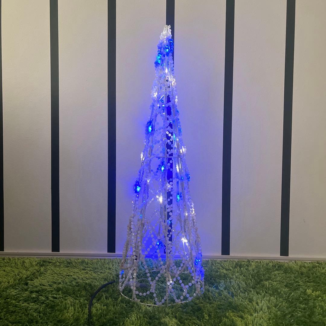 クリスマスツリー　イルミネーション　Christmas tree ライト付き