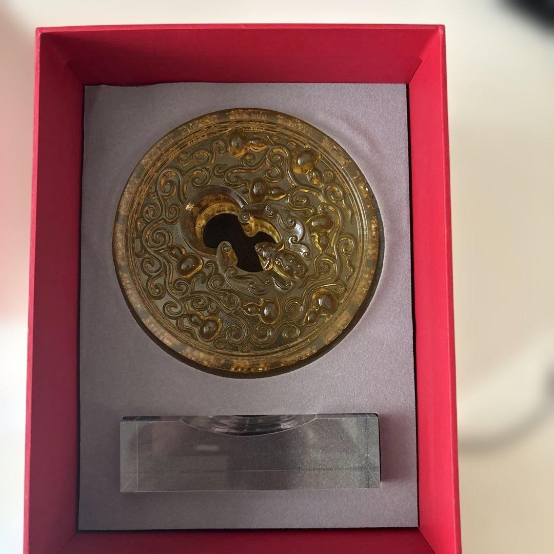 透明な金色の装飾品　tittot