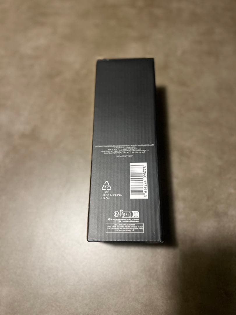 新品　プラダ　水筒　PRADA BEAUTY WATER BOTTLE
