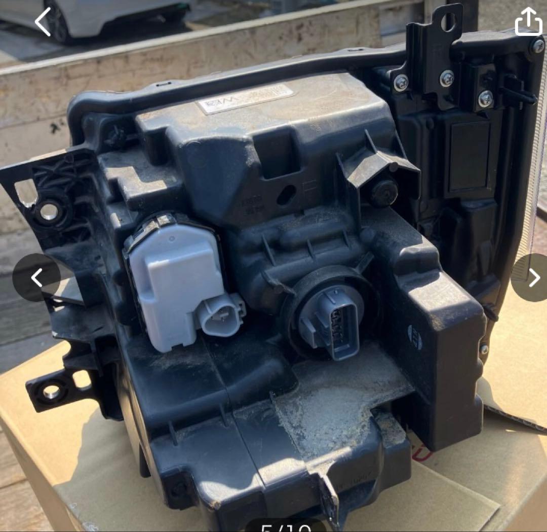 いすゞ　ISUZU イスズ　エルフ　ヘッドライト右