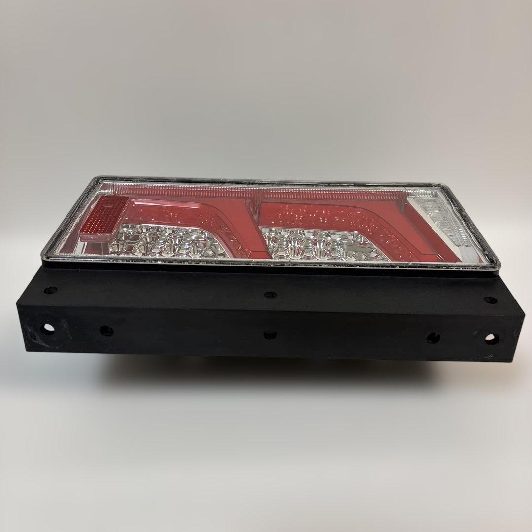 NO21 小糸　トラック用 4t 10t ノーマルタイプ（助手席側）左