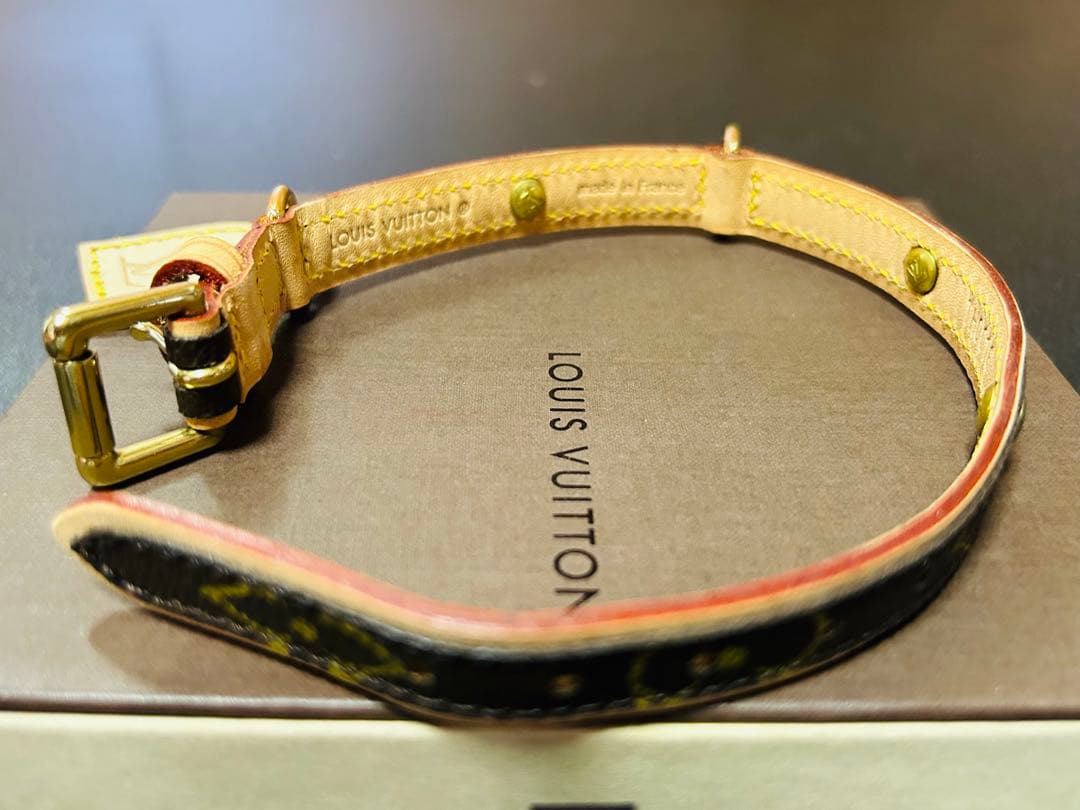 LOUIS VUITTON レザー首輪 調整可能