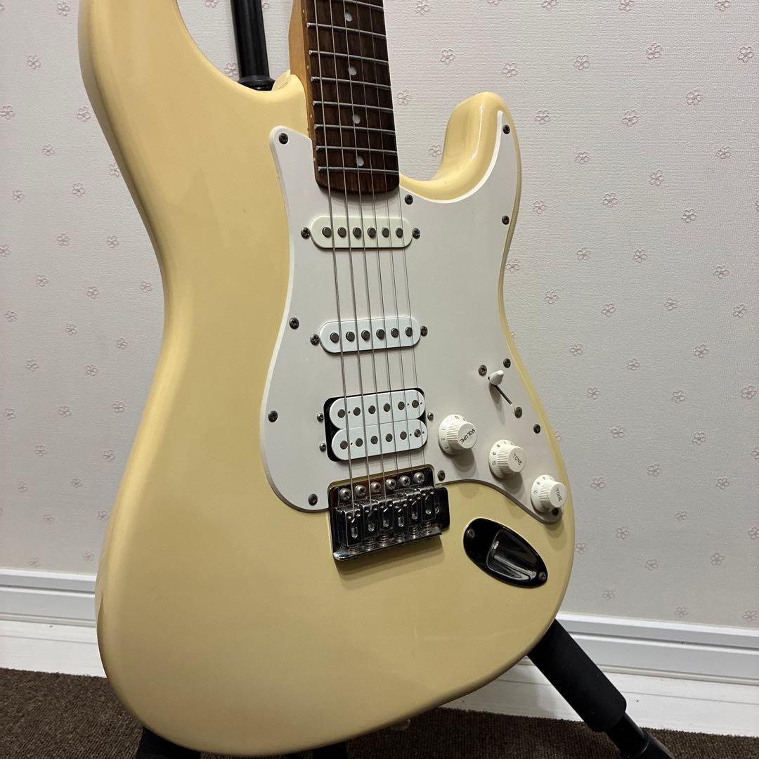 【ソフトケース付き】squier BULLET ストラトキャスター　バレット　白