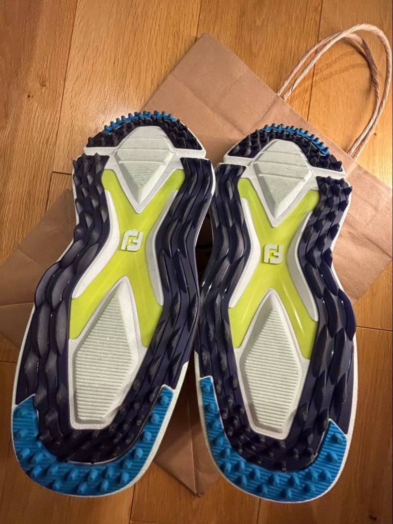 スパイクレスデザインのFJゴルフシューズ、PRO SLX