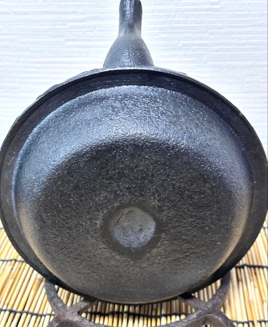 ほぼ未使用品、美品　南部長文堂 コシキ松　南部鉄瓶　南部鉄器　鉄瓶