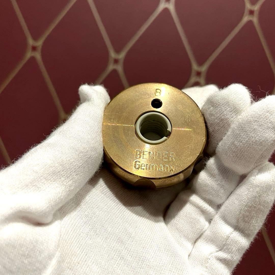 ベンダー(BENDER) チェロ用 専用ソケットパーツ / ブロンズネジ