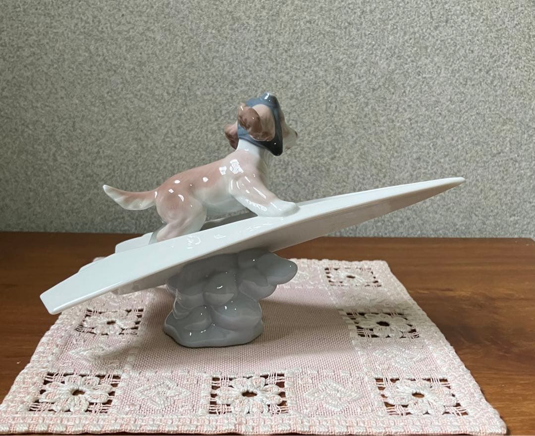 リヤドロ　パイロット　紙飛行機　犬