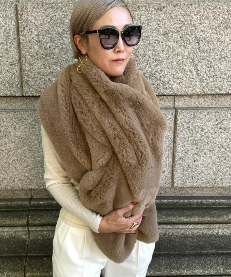 【新品今期タグ付き】JENNE リッチボリューム ファーケープ