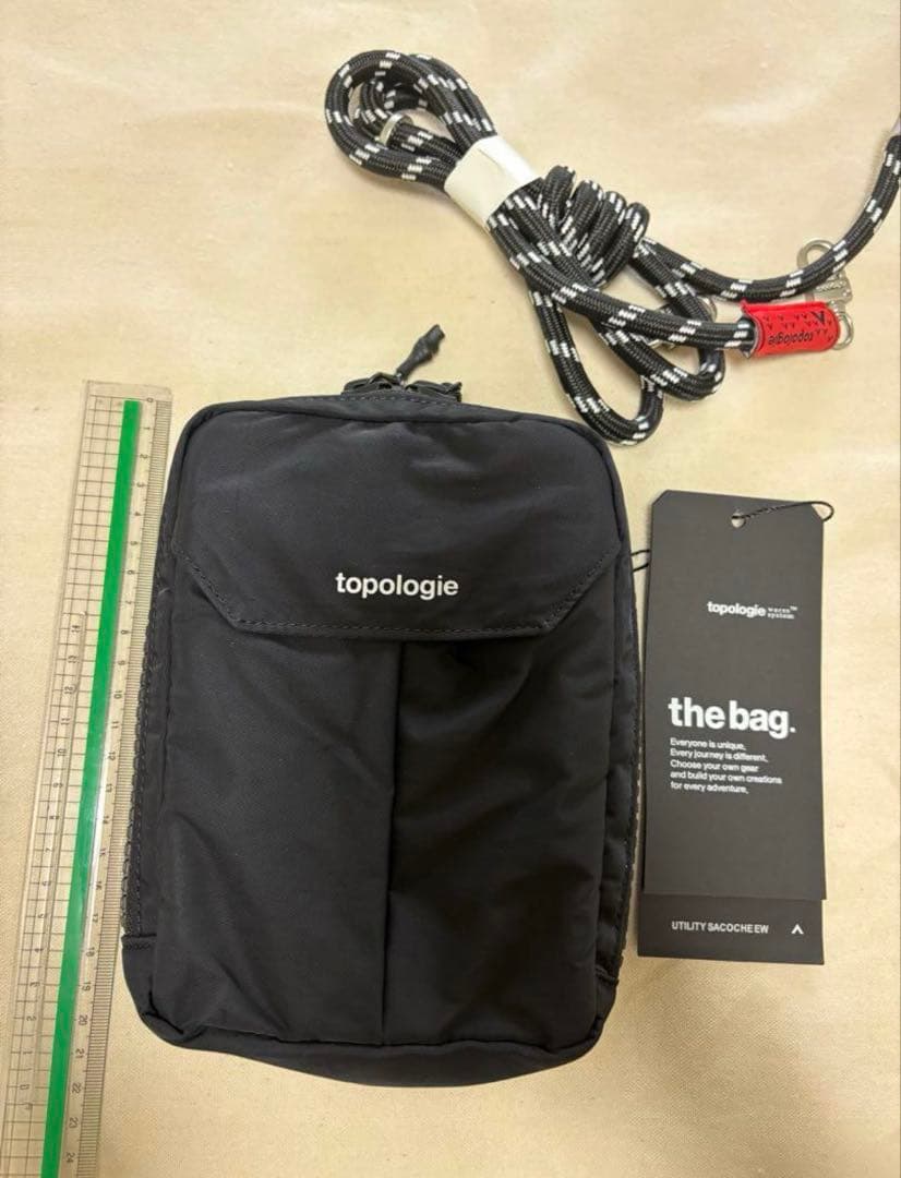 【タグ付き新品】topologie ブラック サコッシュ　ストラップ付年末価額‼️