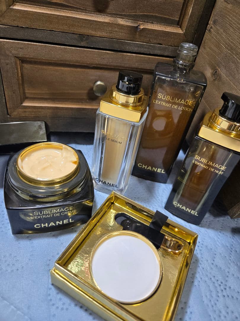 CHANEL アイシャドウとファンデーションとサブリマージュ ポーチ付き