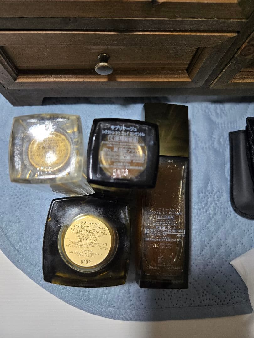CHANEL アイシャドウとファンデーションとサブリマージュ ポーチ付き