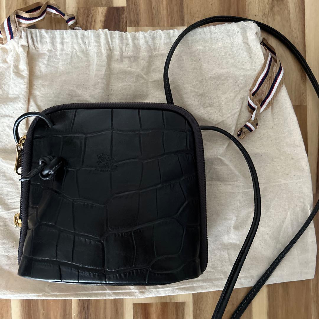 専用　美品　ILBISONTE レザーショルダーバッグ クロコダイル型押し 黒